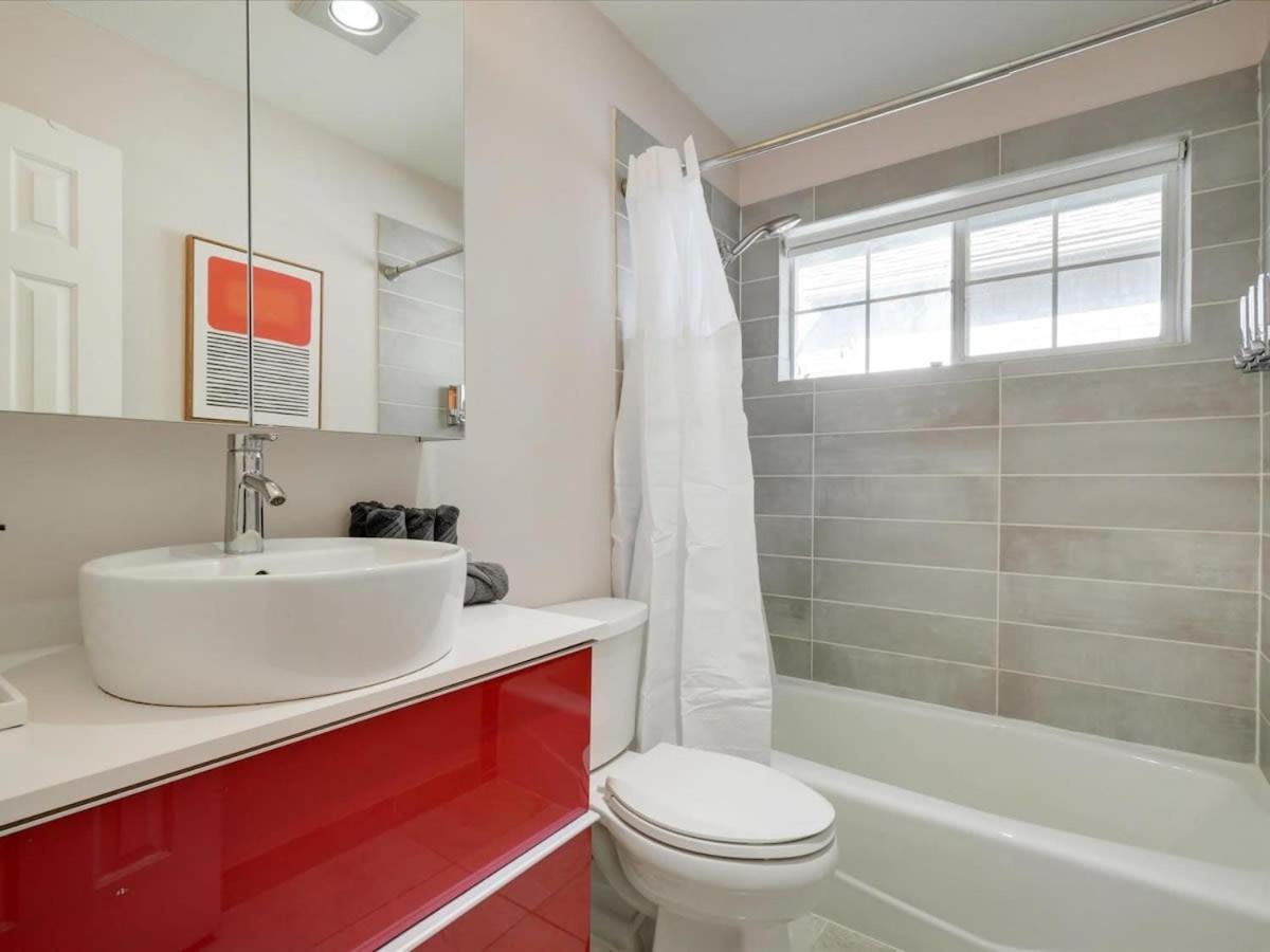 Comfortable Modern Design House With Jacuzzi Holiday home Dallas