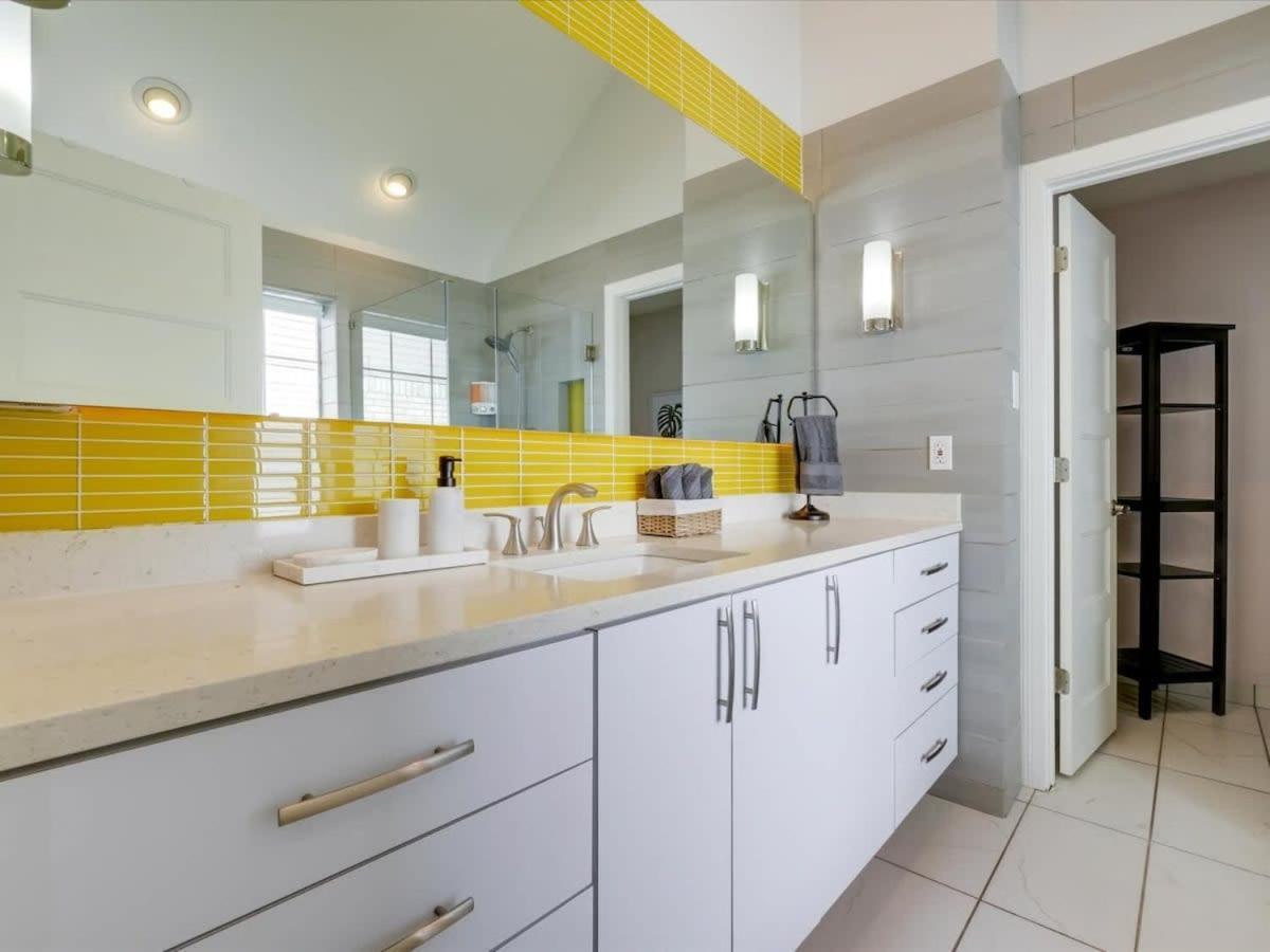 Comfortable Modern Design House With Jacuzzi Holiday home *