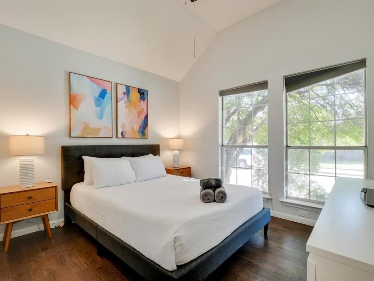 Comfortable Modern Design House With Jacuzzi Holiday home Dallas