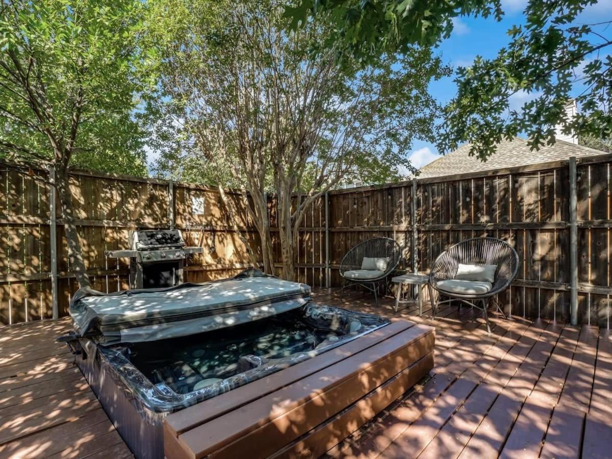 Comfortable Modern Design House With Jacuzzi Holiday home Dallas