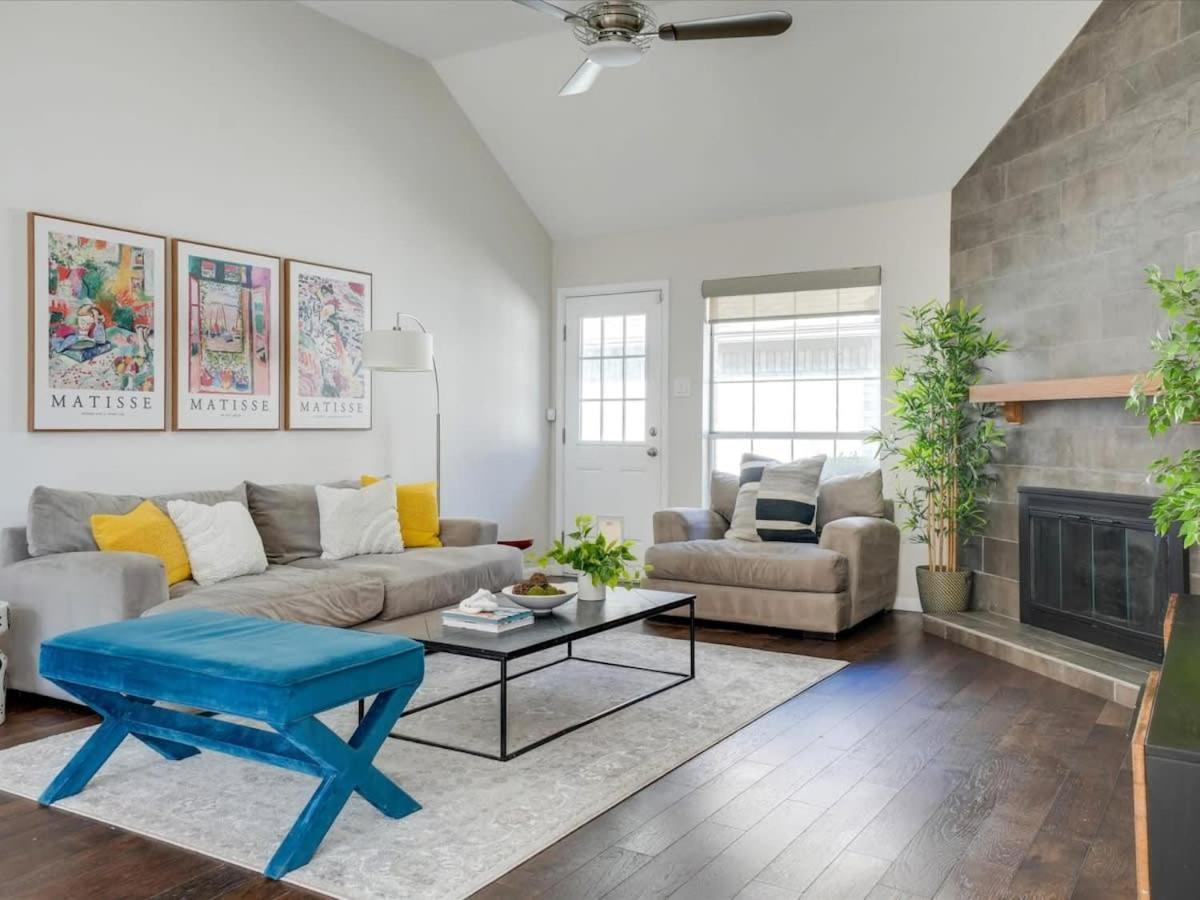 Comfortable Modern Design House With Jacuzzi Holiday home Dallas