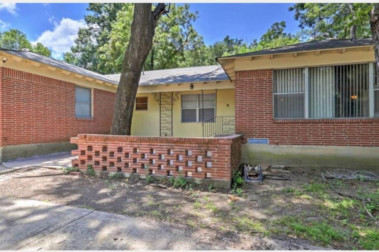Comfy Spacious Private 1 With Attached Bath Dallas