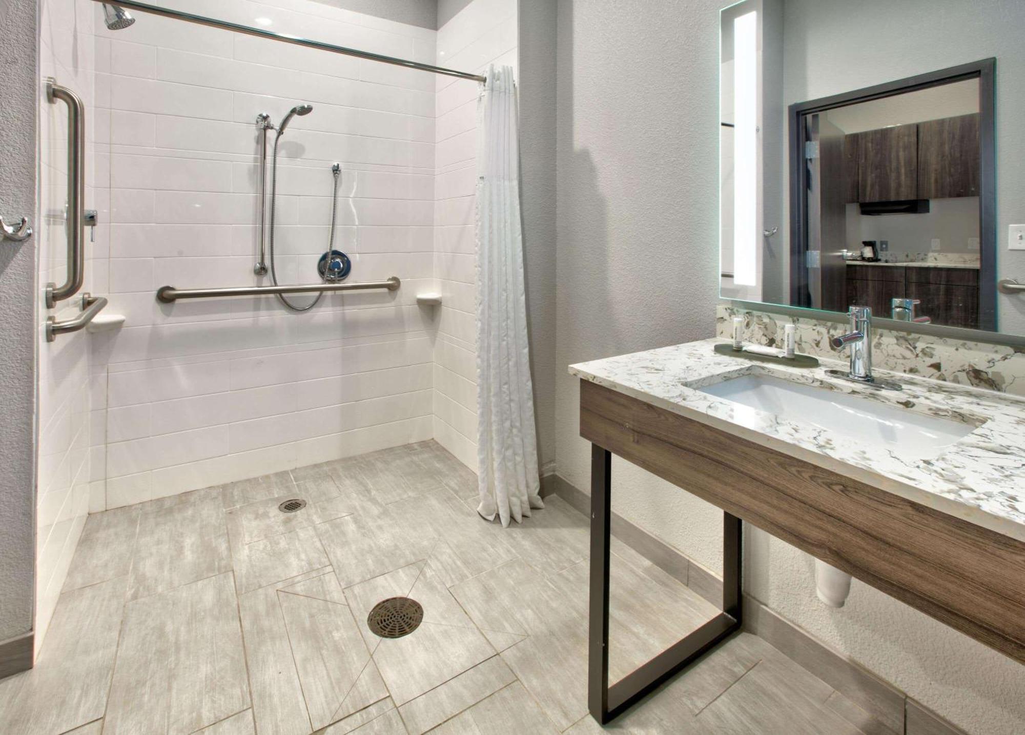 Hotel La Quinta & By Wyndham Dallas/fairpark