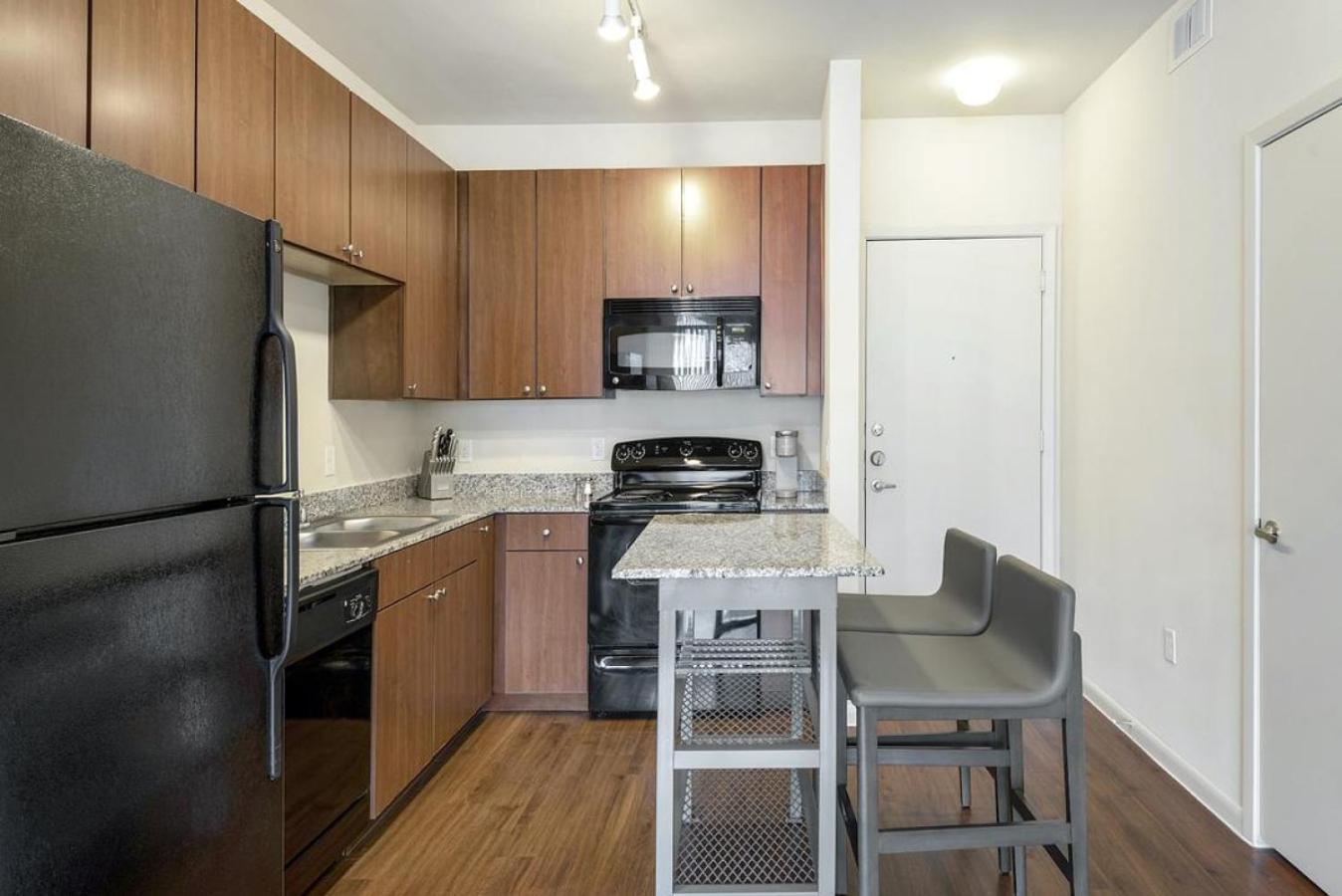 Apartment Landing At Magnolia At West Lemmon - In Park Cities Dallas