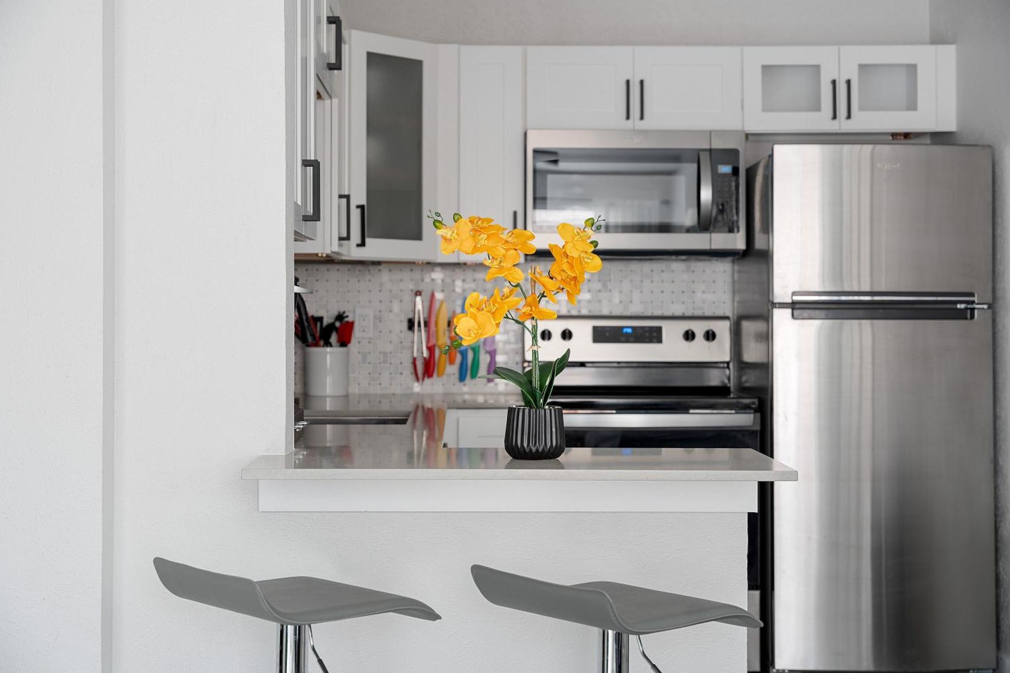 Newly Remodeled, Modern And Cozy *