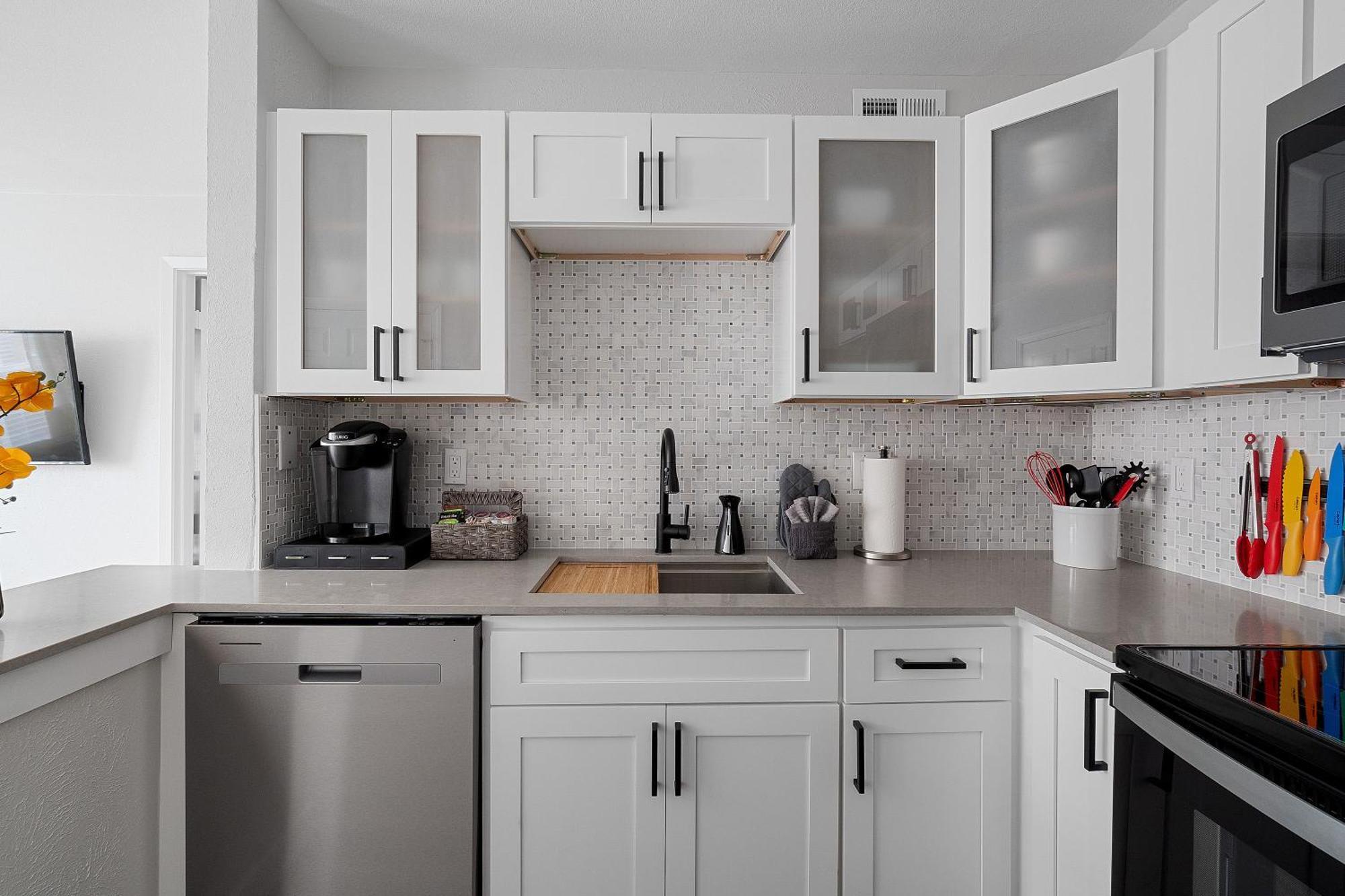 Newly Remodeled, Modern And Cozy