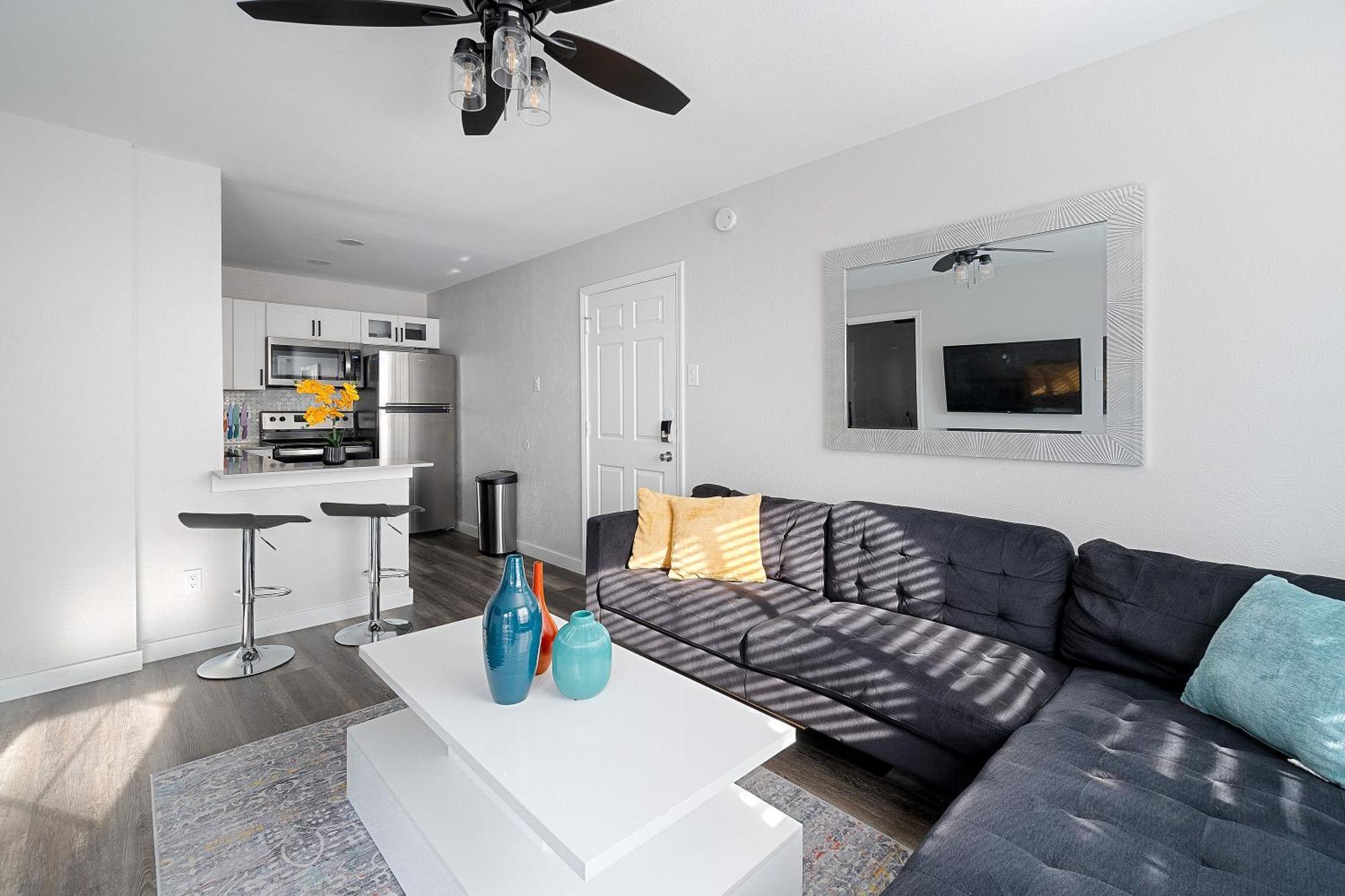 Newly Remodeled, Modern And Cozy Apartment