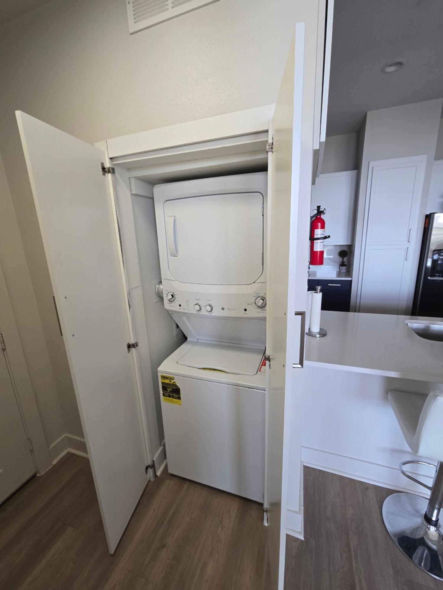 2bdrm/2 King Beds/1air Mattress Apartment Dallas