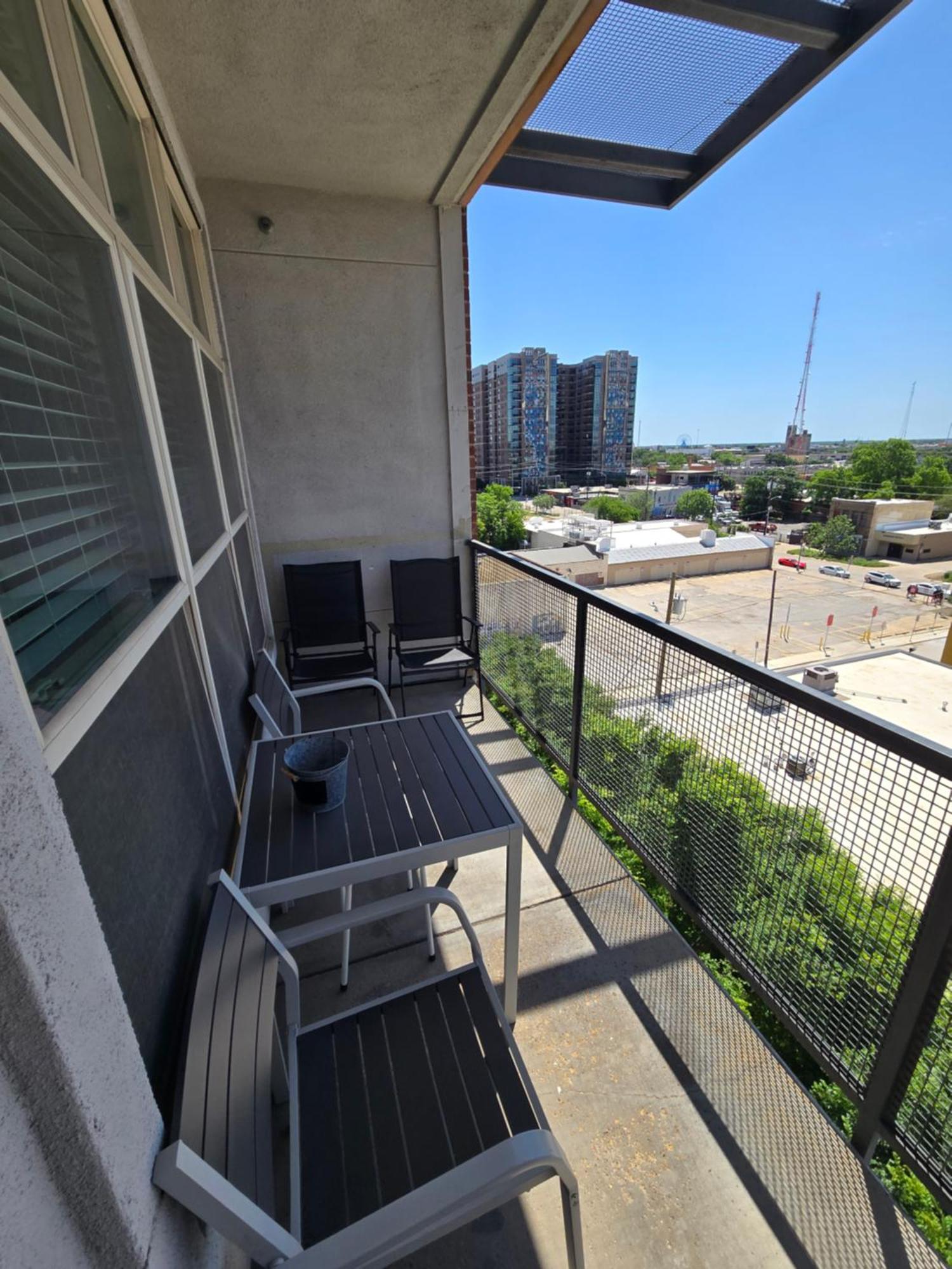 Apartment 2bdrm/2 King Beds/1air Mattress