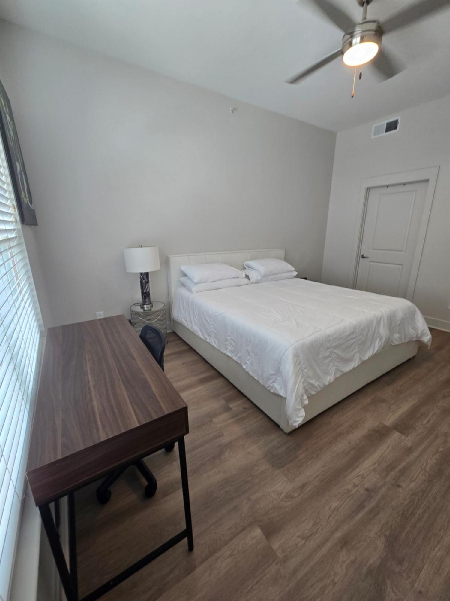 2bdrm/2 King Beds/1air Mattress Apartment *