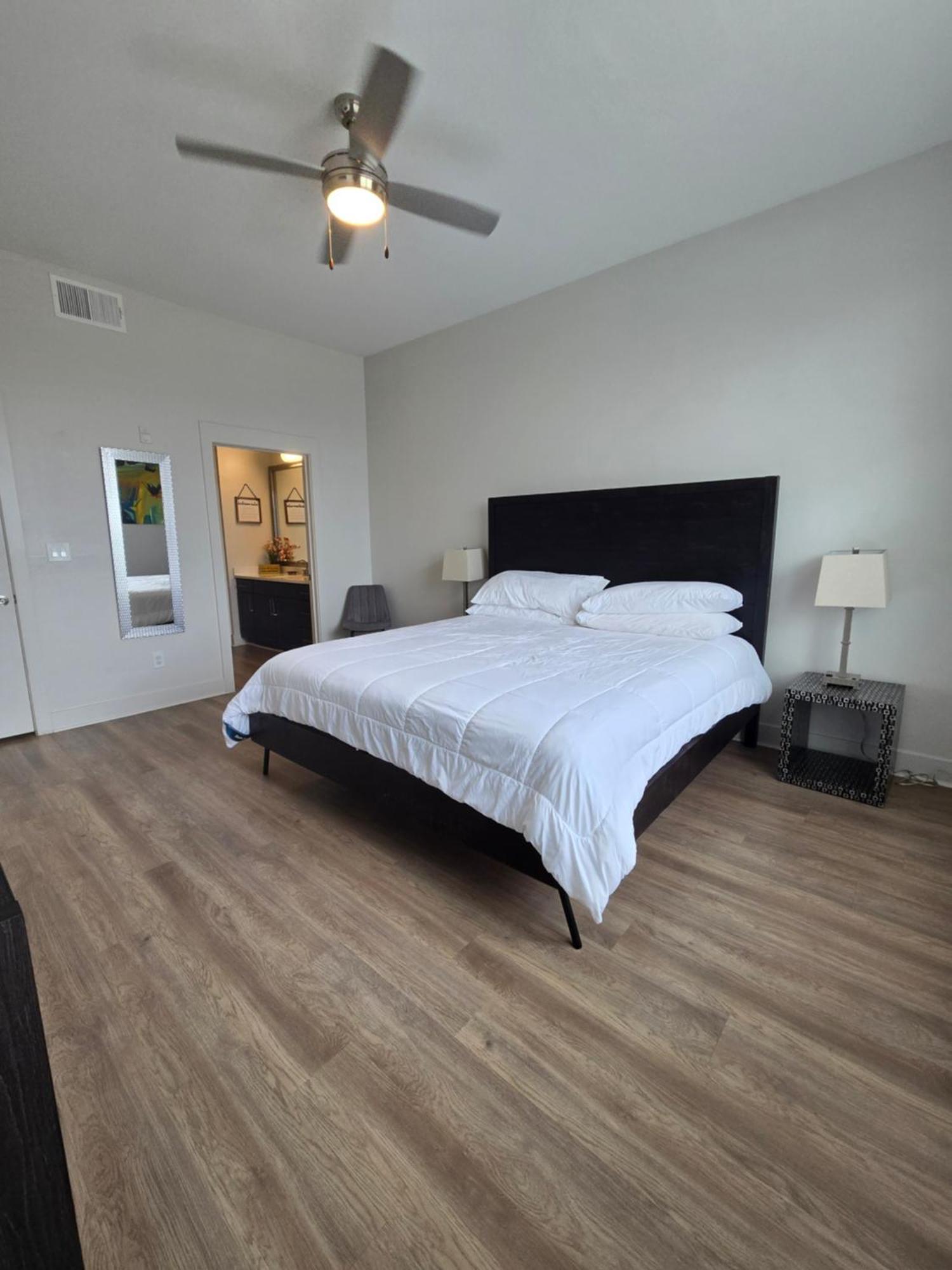 2bdrm/2 King Beds/1air Mattress