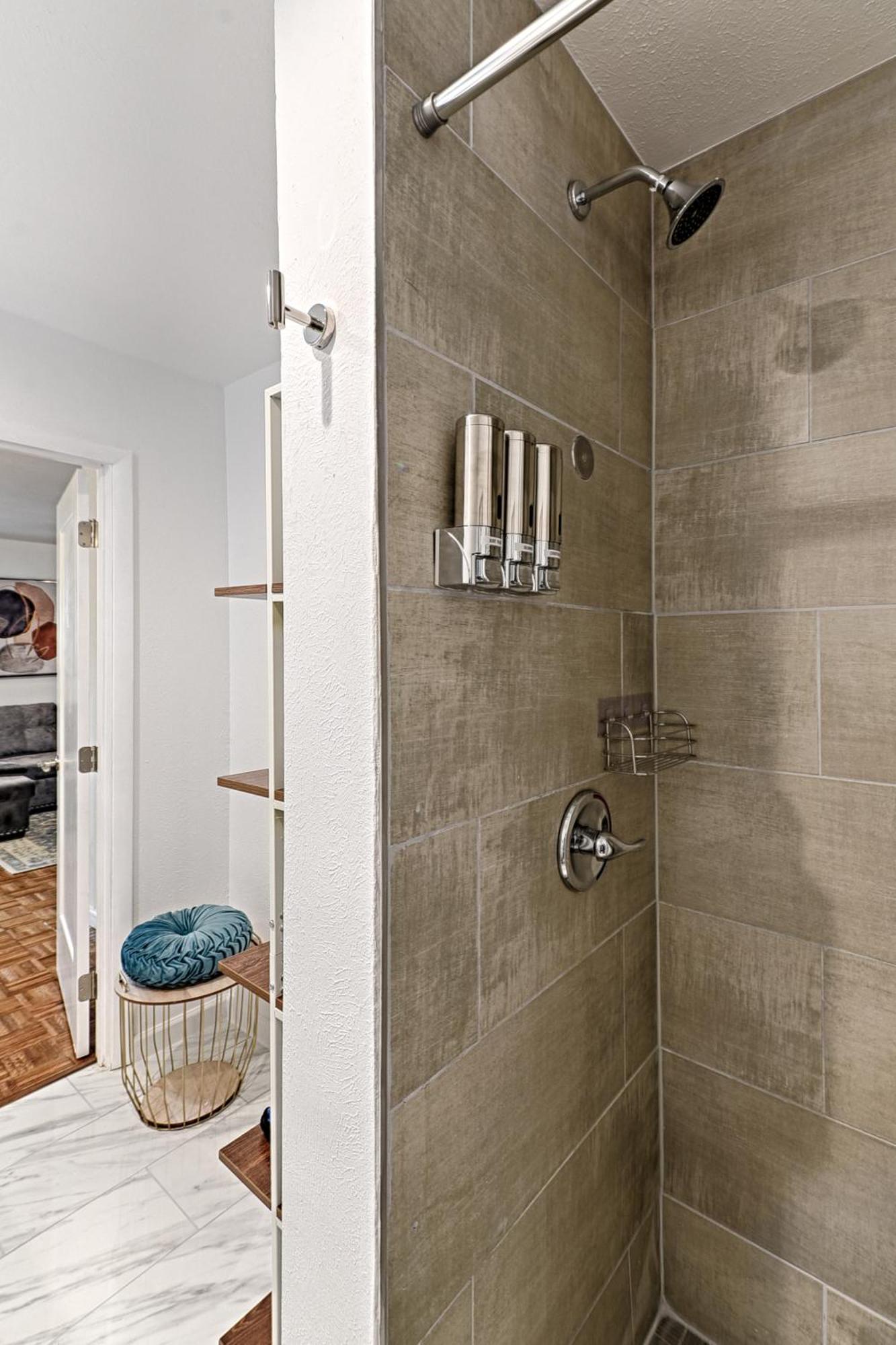 Holiday home ༄entire Townhome༄2b/2ba/2parking༄ Backyard