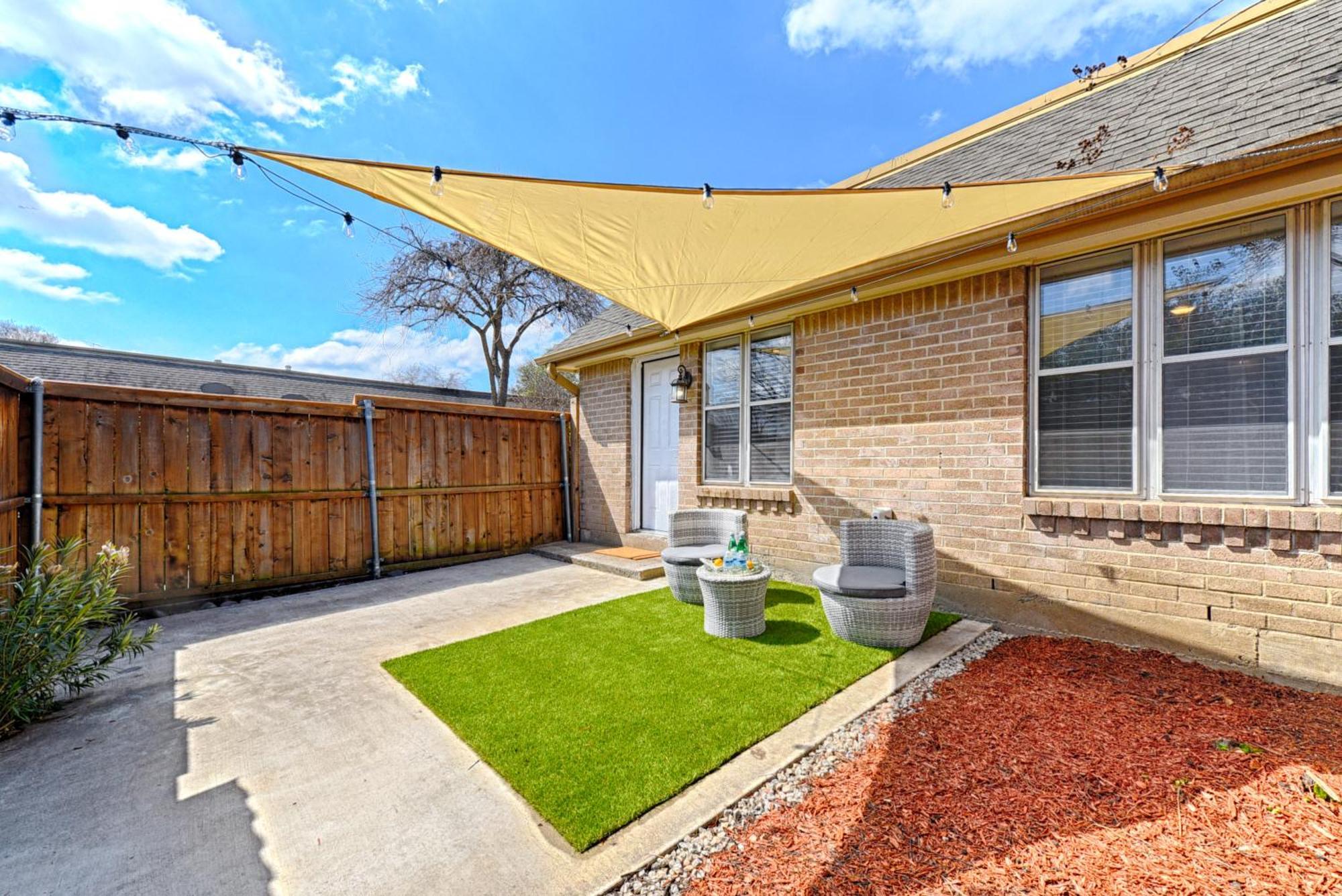 ༄entire Townhome༄2b/2ba/2parking༄ Backyard Dallas