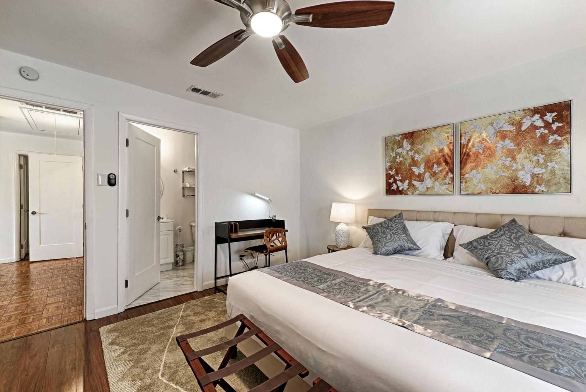 ༄entire Townhome༄2b/2ba/2parking༄ Backyard Holiday home