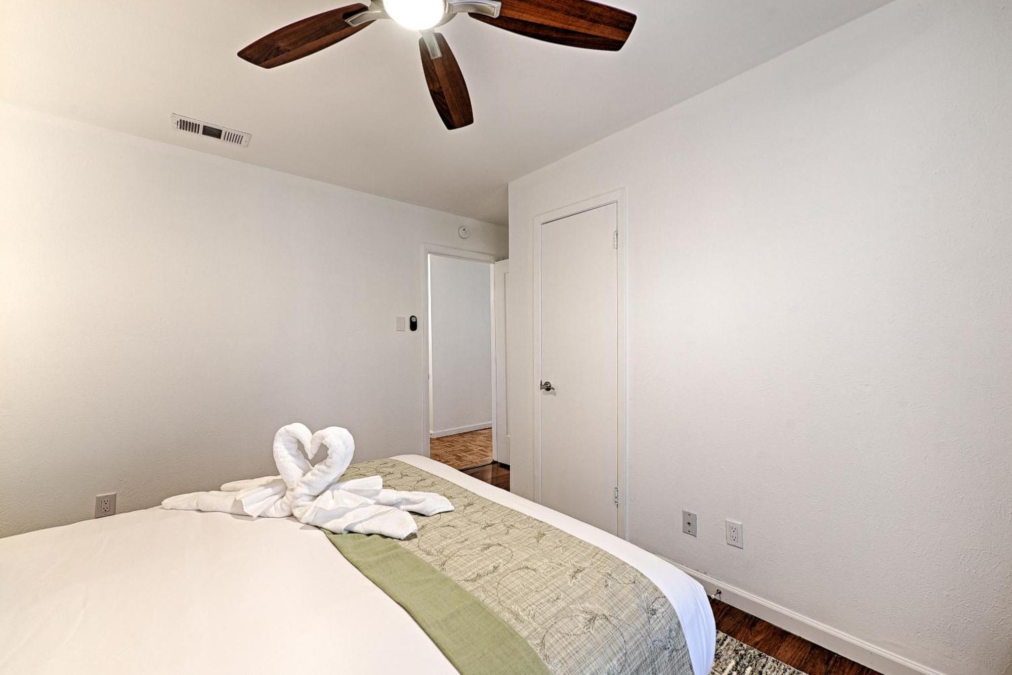 Holiday home ༄entire Townhome༄2b/2ba/2parking༄ Backyard