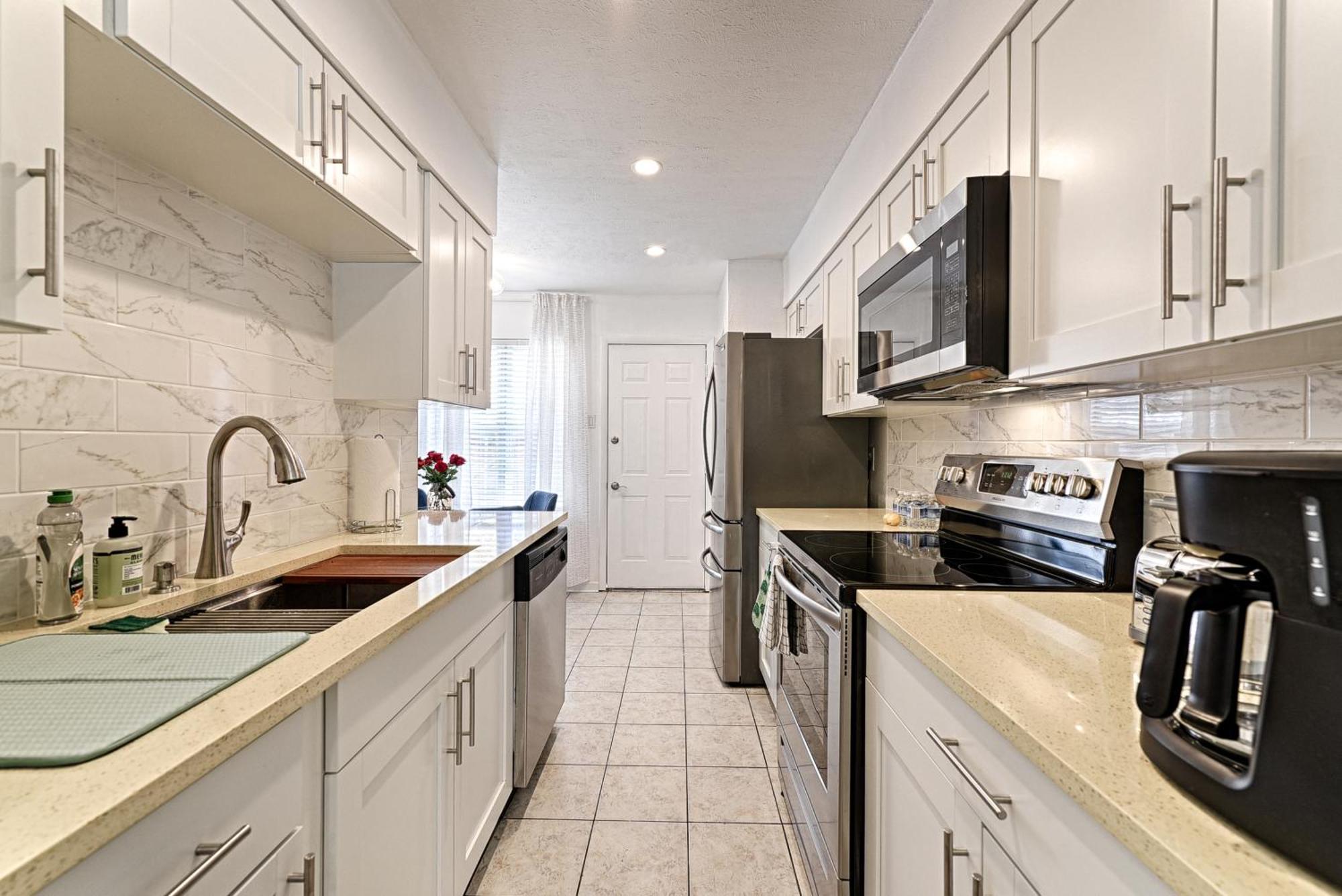༄entire Townhome༄2b/2ba/2parking༄ Backyard *