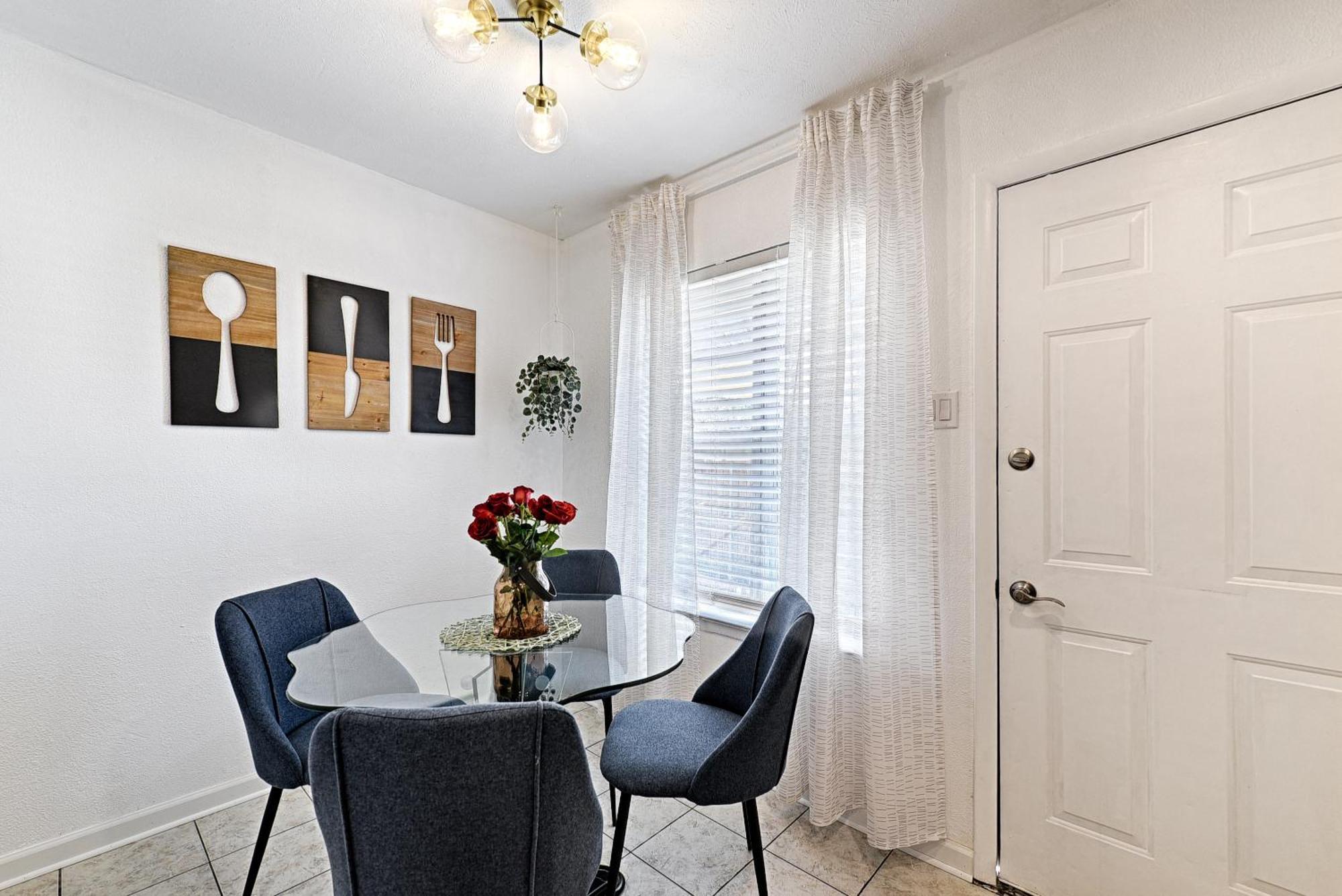 ༄entire Townhome༄2b/2ba/2parking༄ Backyard Holiday home Dallas