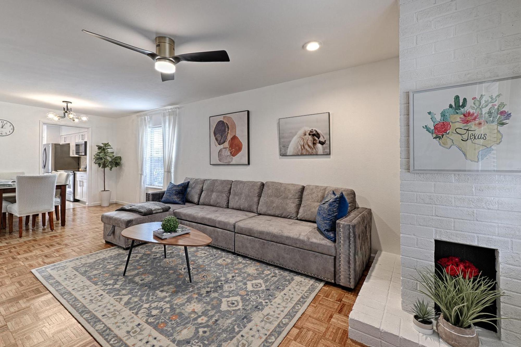 ༄entire Townhome༄2b/2ba/2parking༄ Backyard Holiday home *