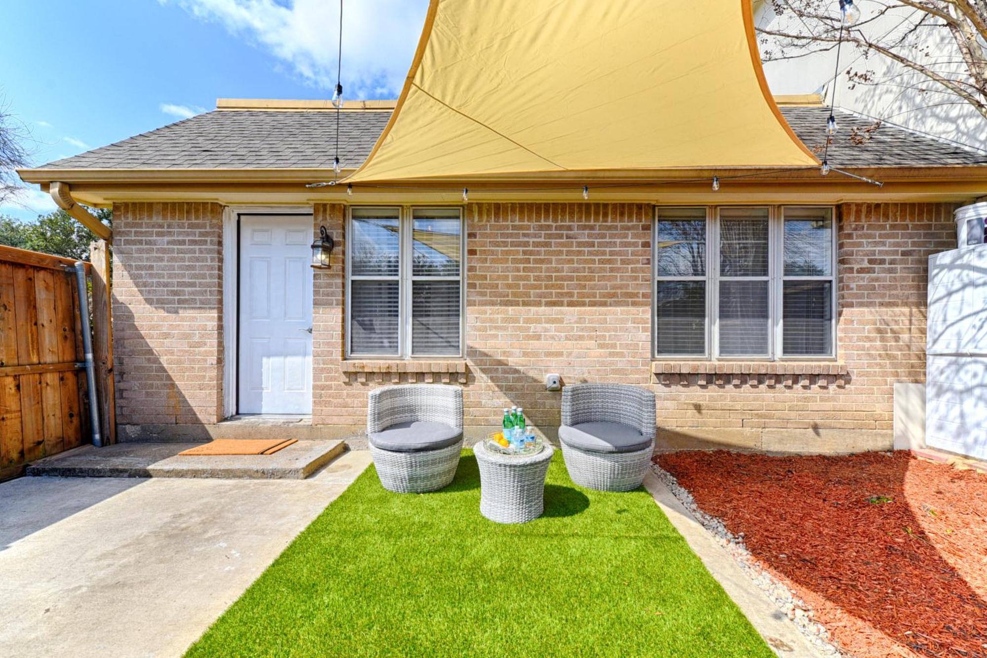 Holiday home ༄entire Townhome༄2b/2ba/2parking༄ Backyard *