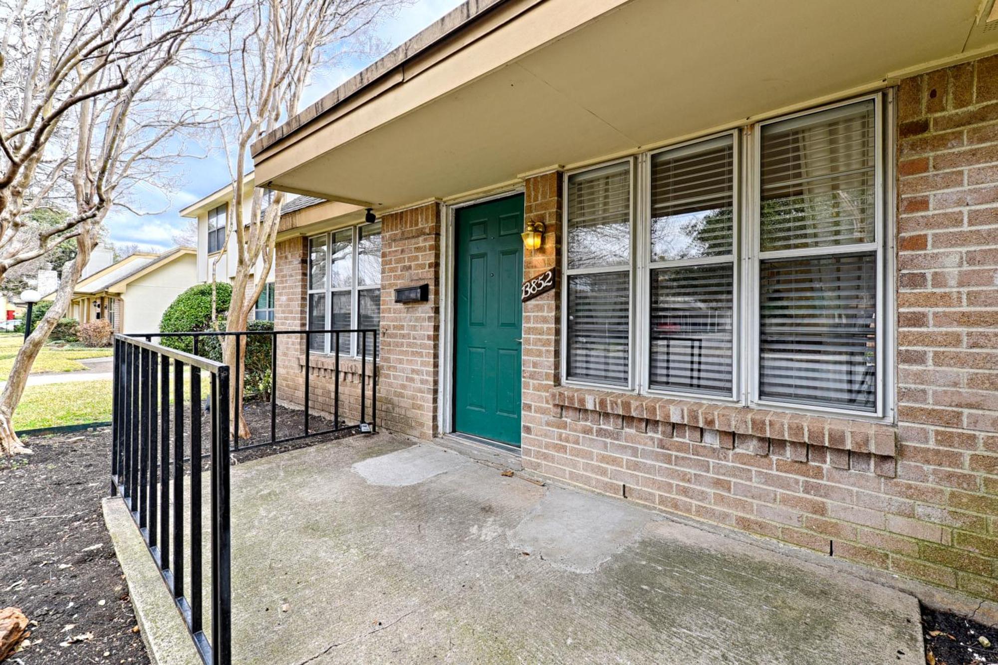 ༄entire Townhome༄2b/2ba/2parking༄ Backyard Holiday home Dallas