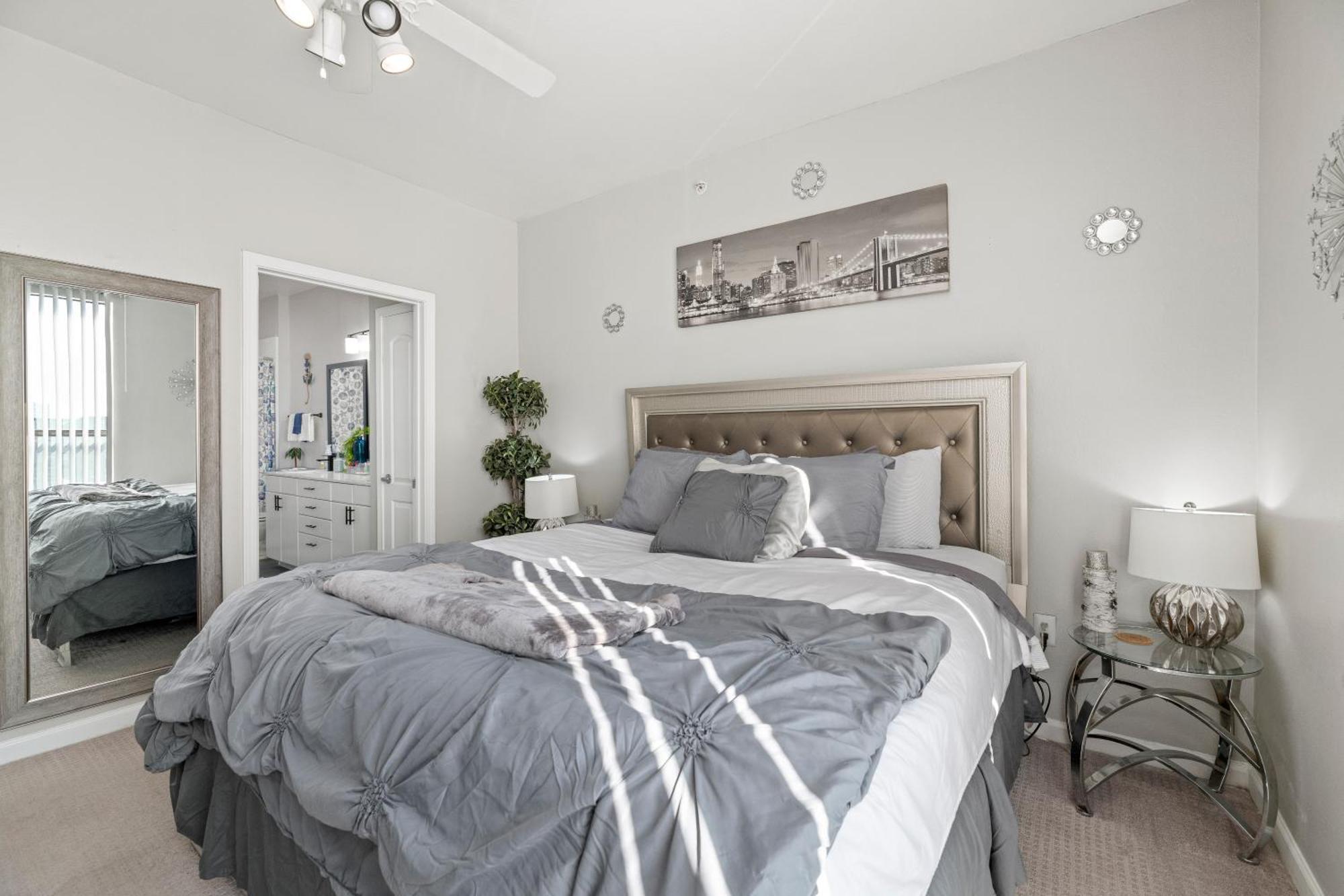 Relaxstay - Private Spacious 1br Near Galleria Apartment