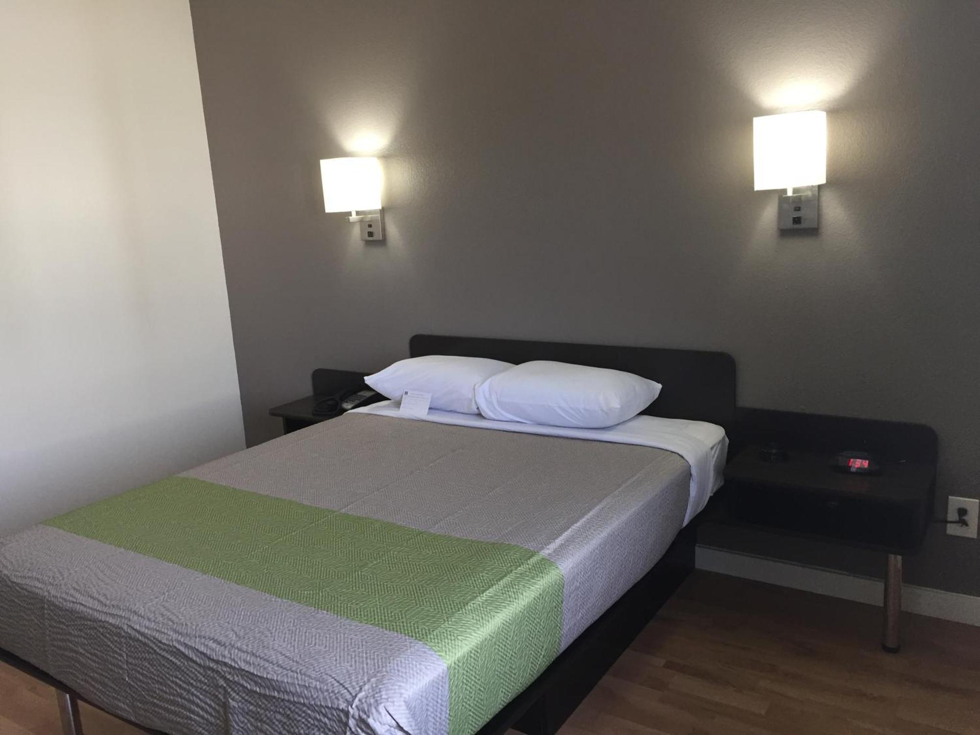 Hotel 6-dallas, Tx 2*
