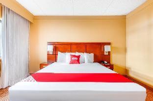 Super 8 By Wyndham Field Airport 2*