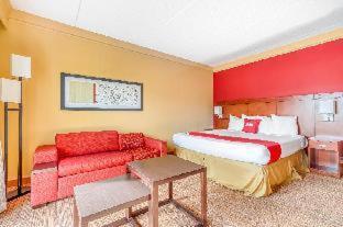 Super 8 By Wyndham Field Airport Hotel 2*