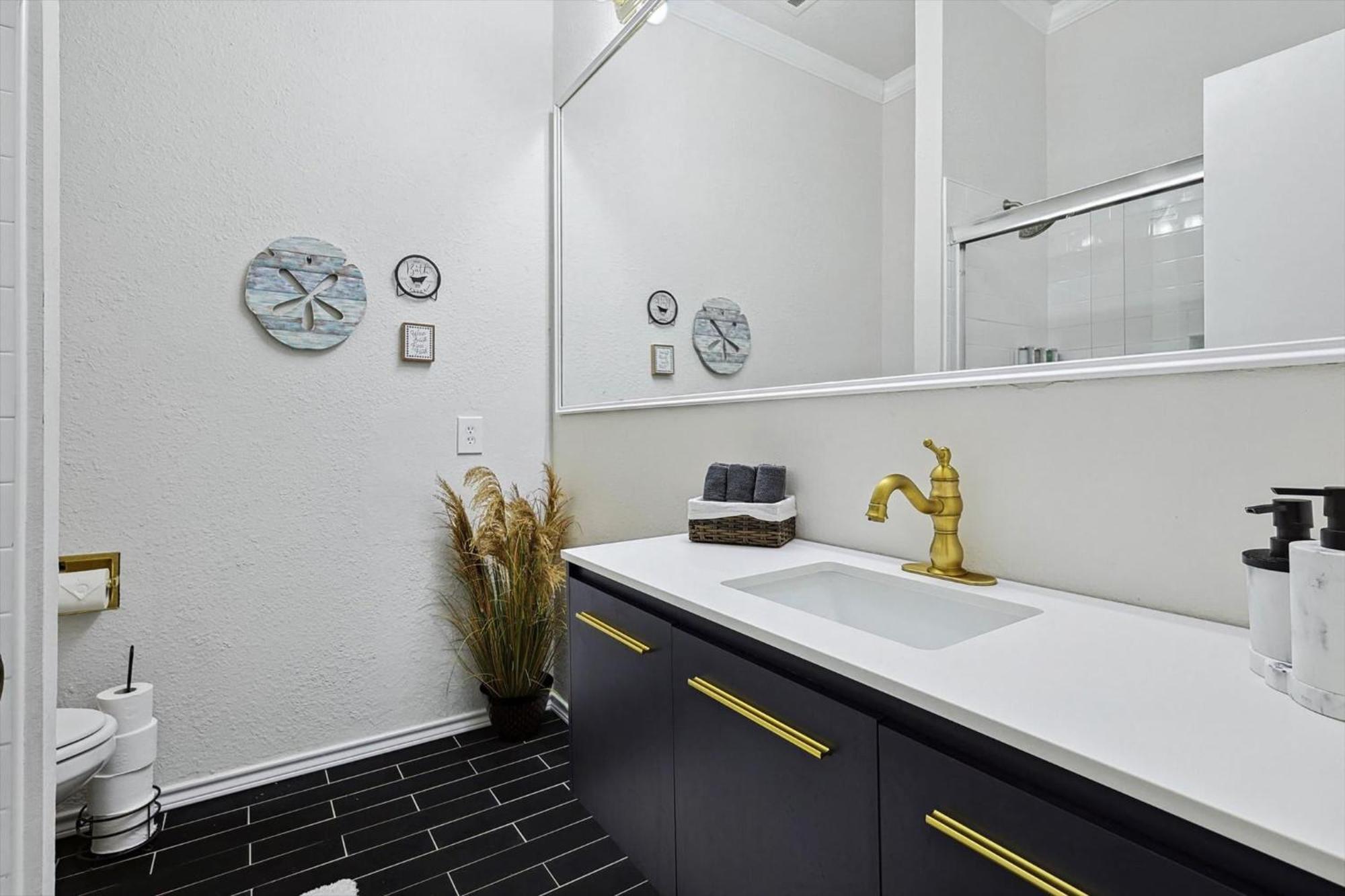 The Of The North Area Pool & Patio Apartment