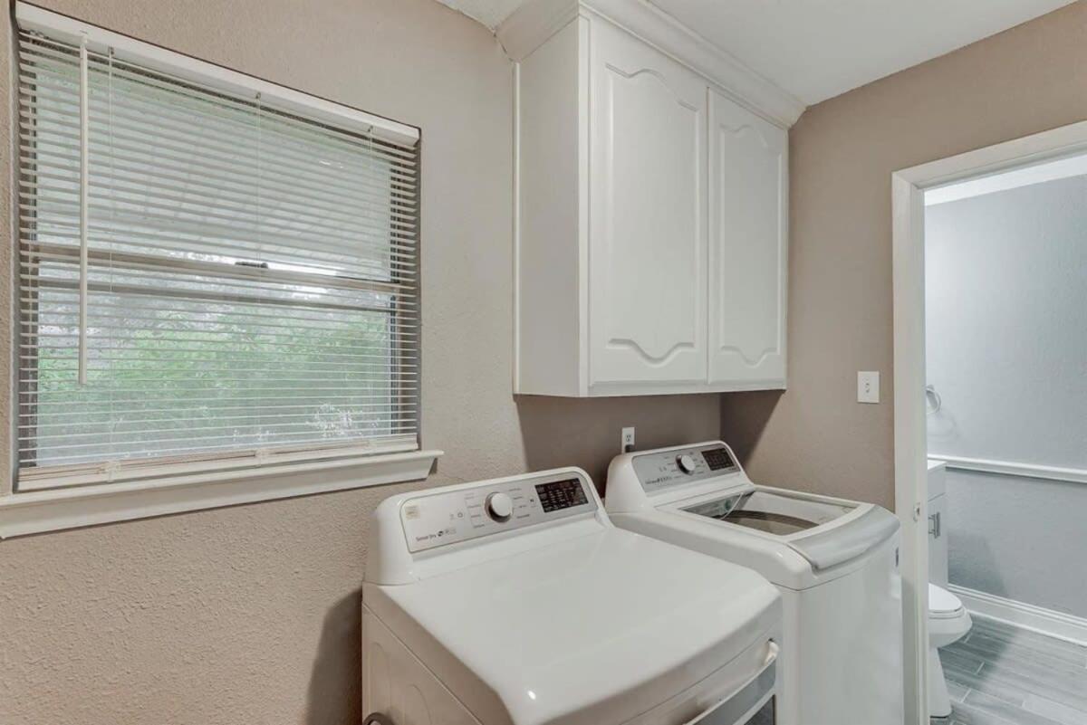 Beautiful House For Big Groups With A Cinema Holiday home Dallas