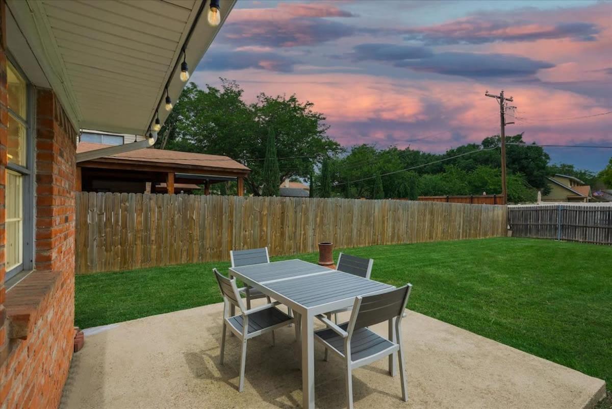 Beautiful House For Big Groups With A Cinema Dallas