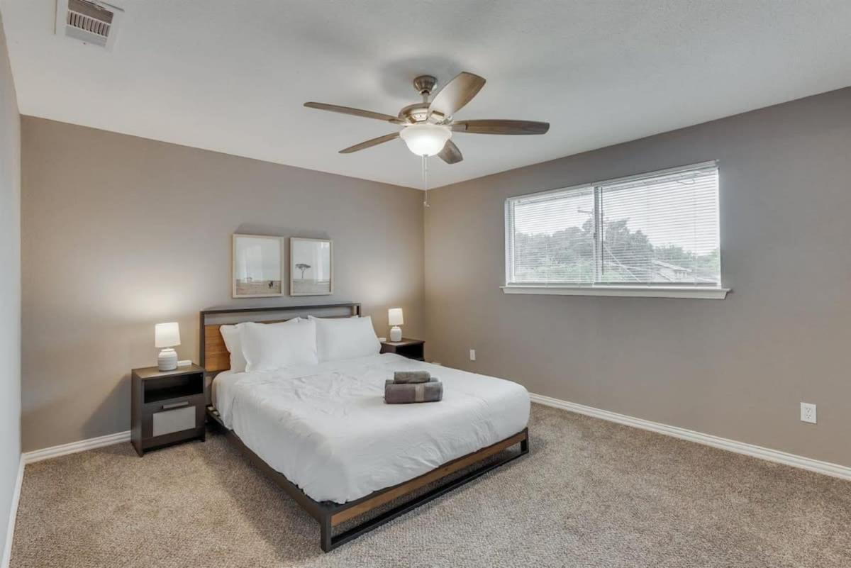 Holiday home Beautiful House For Big Groups With A Cinema Dallas