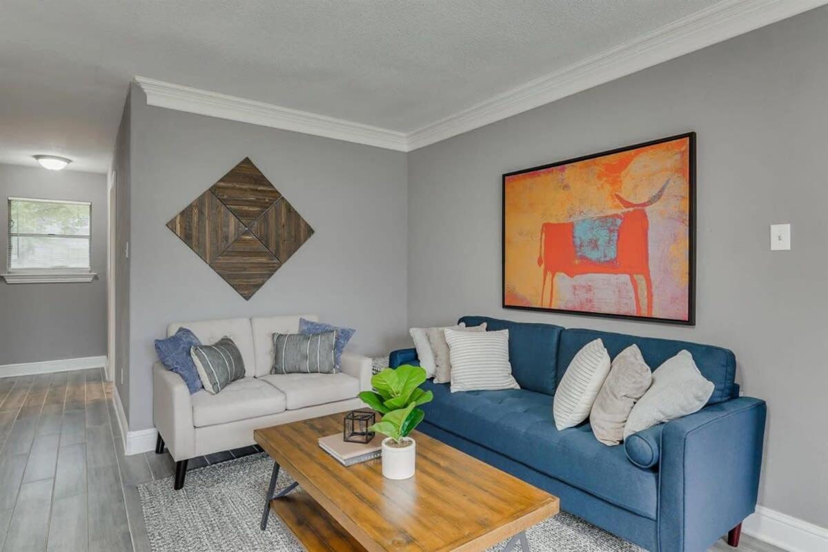Beautiful House For Big Groups With A Cinema * Dallas