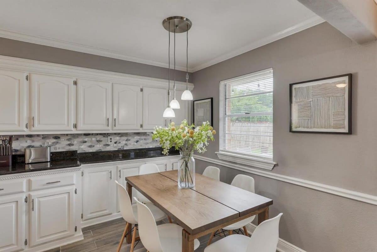 Beautiful House For Big Groups With A Cinema Holiday home Dallas