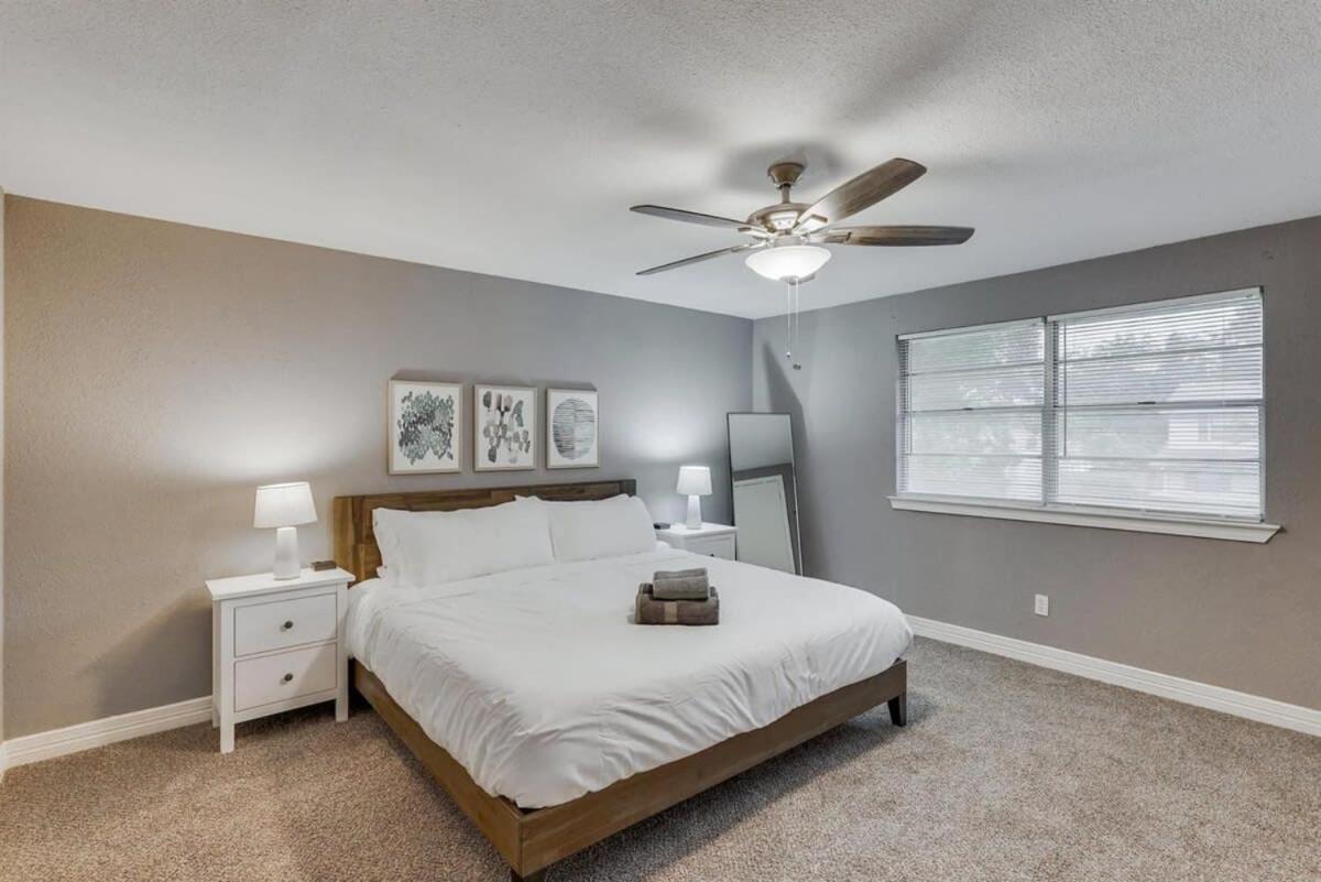 Holiday home Beautiful House For Big Groups With A Cinema Dallas