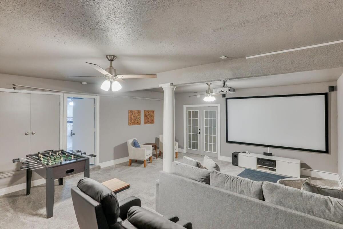 Beautiful House For Big Groups With A Cinema Dallas