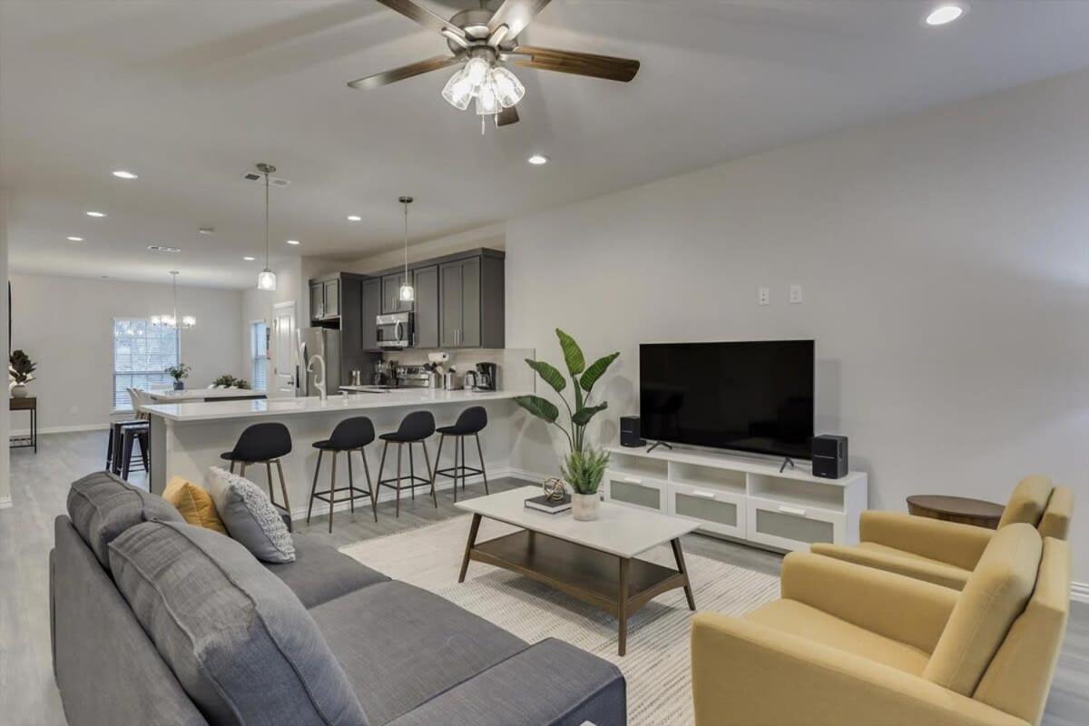 Your Vibrant Getaway Holiday home Dallas