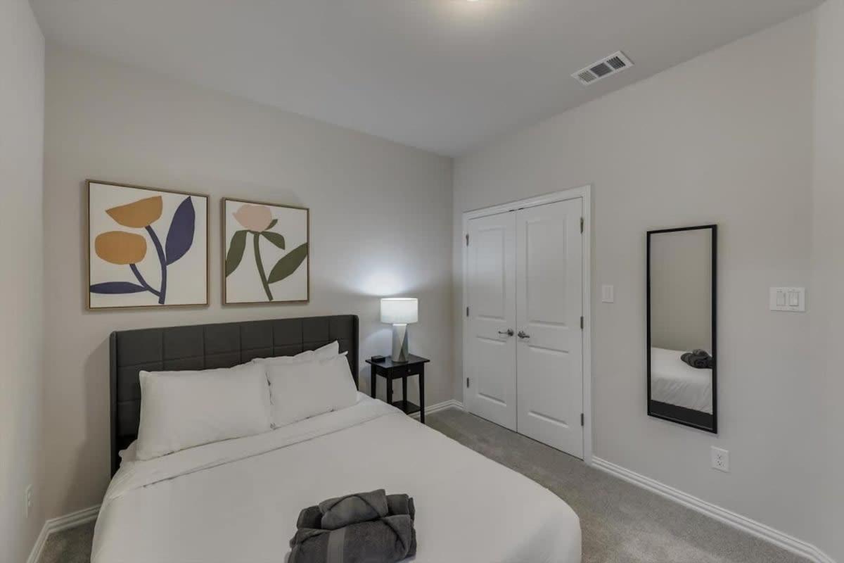 Your Vibrant Getaway Holiday home Dallas