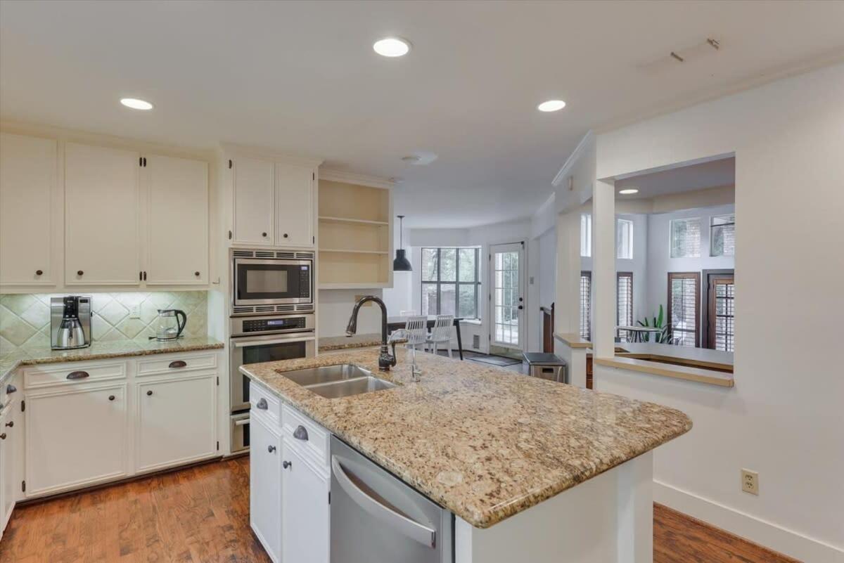 Gem 5 Bedrooms With Pool Game Holiday home Dallas