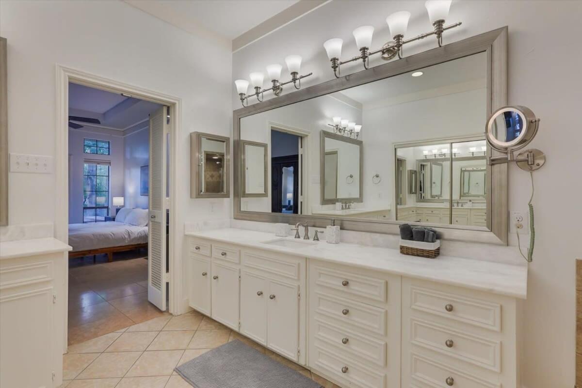 Gem 5 Bedrooms With Pool Game Holiday home Dallas