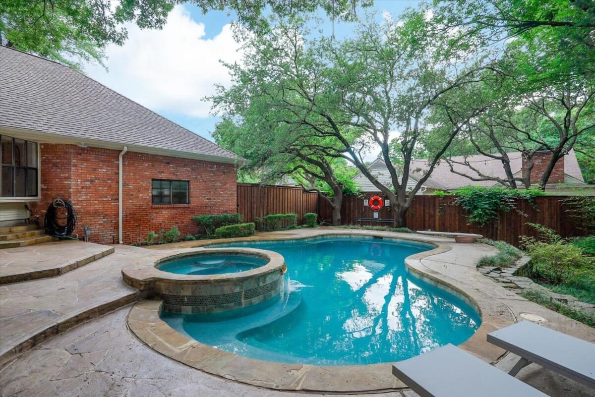 Gem 5 Bedrooms With Pool Game Holiday home Dallas