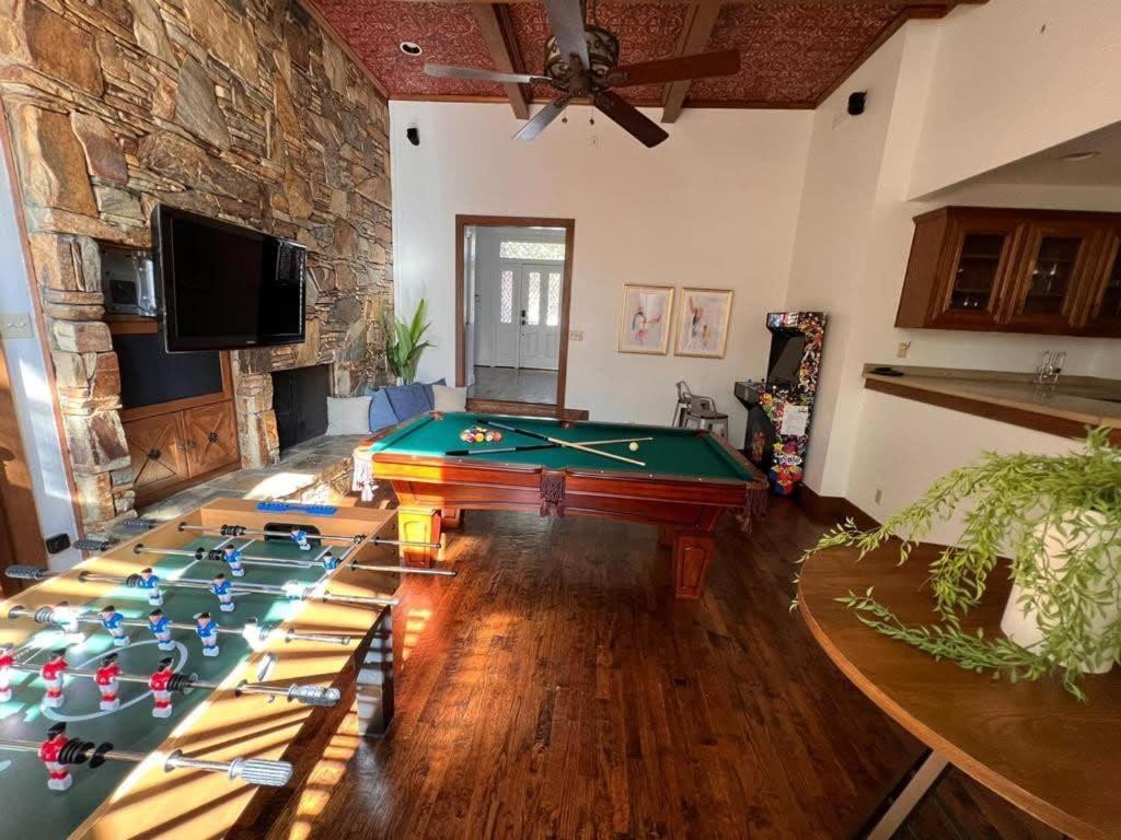 Gem 5 Bedrooms With Pool Game Holiday home *