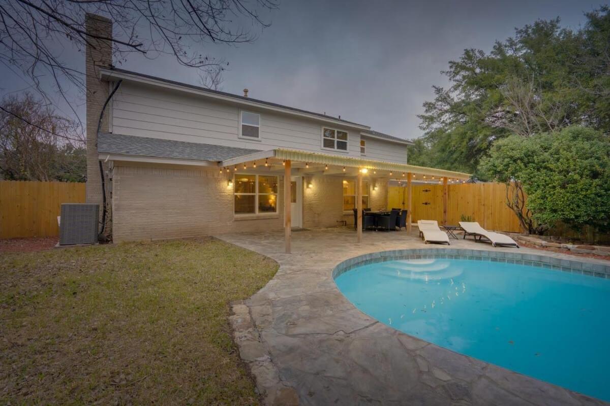 Heart Of - Mansion With Backyard Pool Oasis Holiday home Dallas