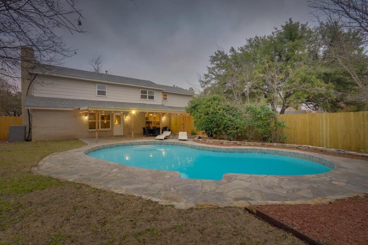 Holiday home Heart Of - Mansion With Backyard Pool Oasis Dallas
