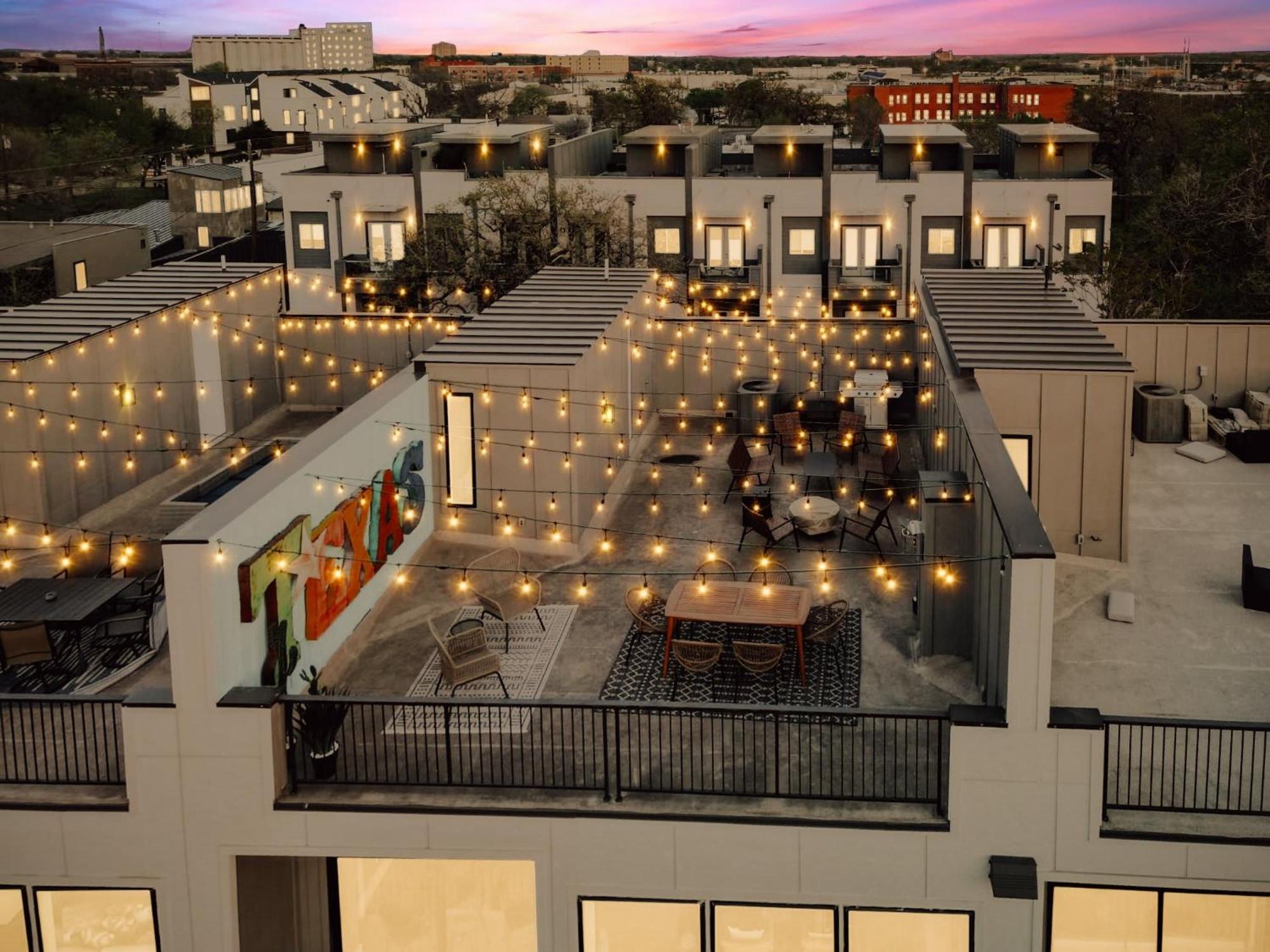 Of The Cedars - Views Rooftop Luxury