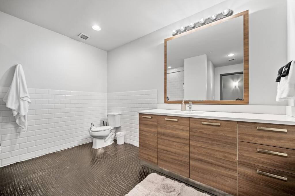 Stunning Downtown With Pool, Laundry, Parking * Dallas