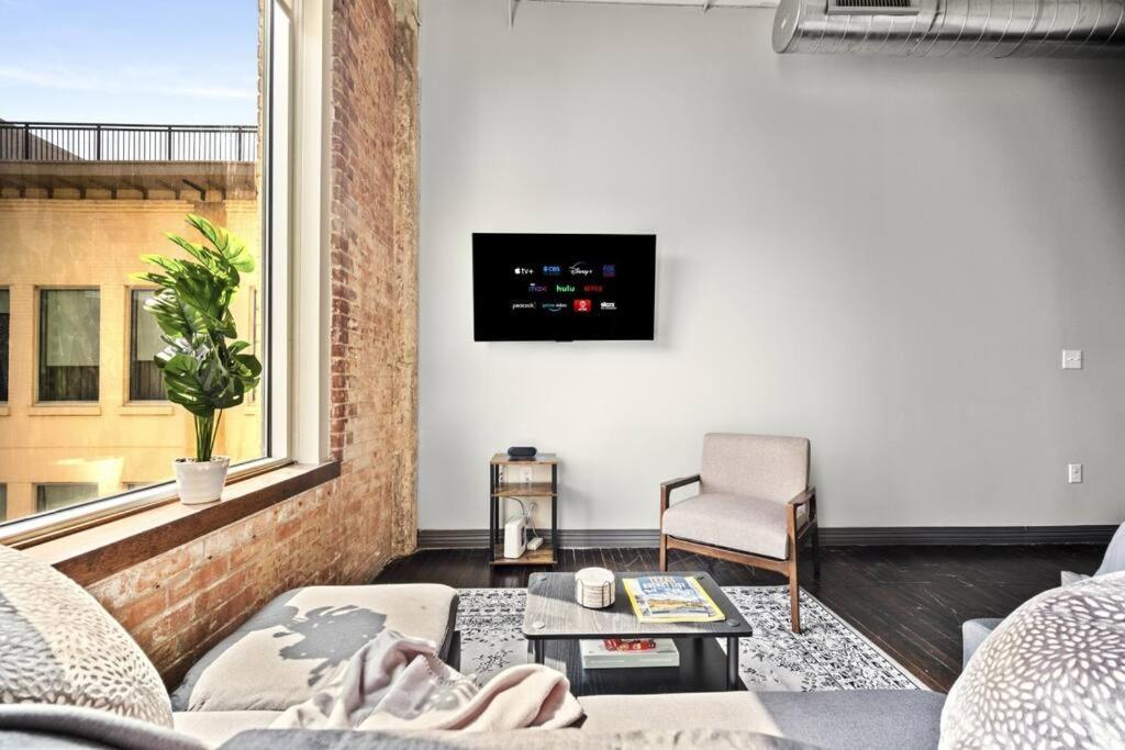 Stunning Downtown With Pool, Laundry, Parking Apartment Dallas