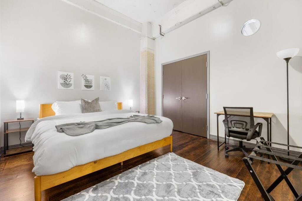 Stunning Downtown With Pool, Laundry, Parking Dallas