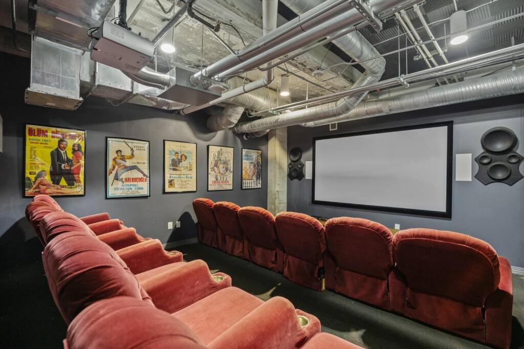 Stunning Downtown With Pool, Laundry, Parking Dallas
