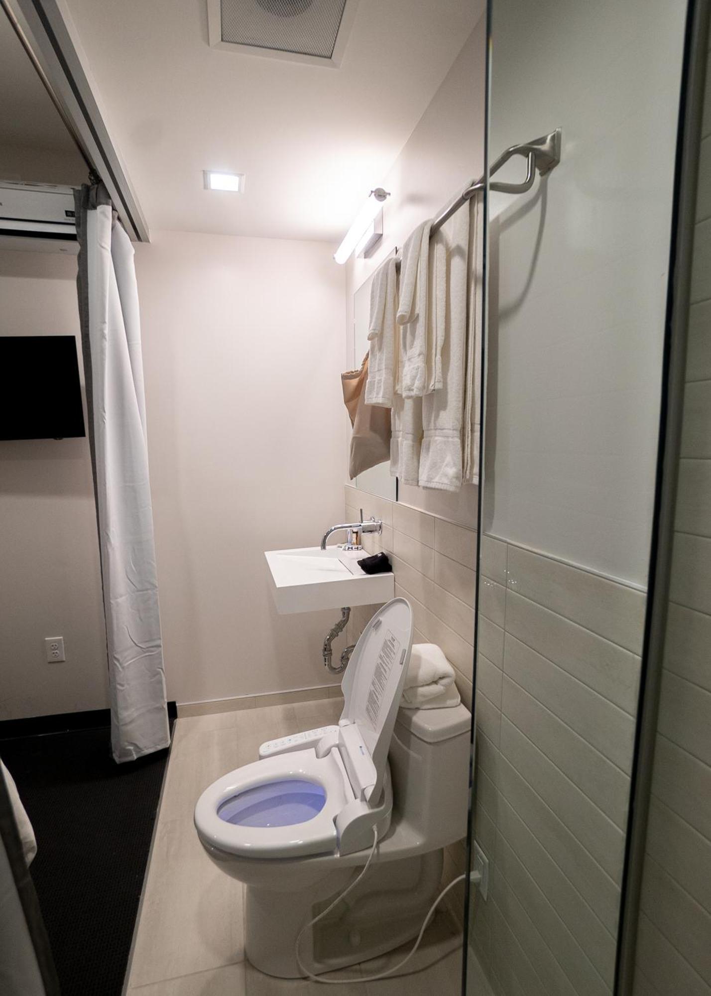 Sova Micro-room & Social 3* Dallas